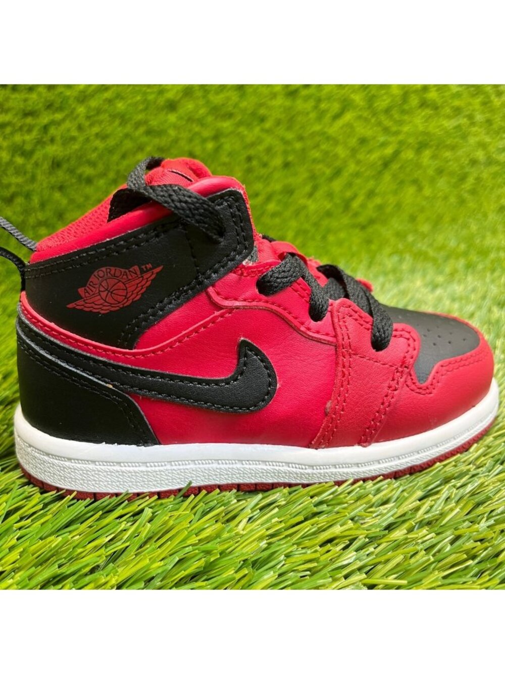 Nike Air Jordan 1 Mid Reverse Bred Toddler Size 7C Red Athletic Shoes Sneakers